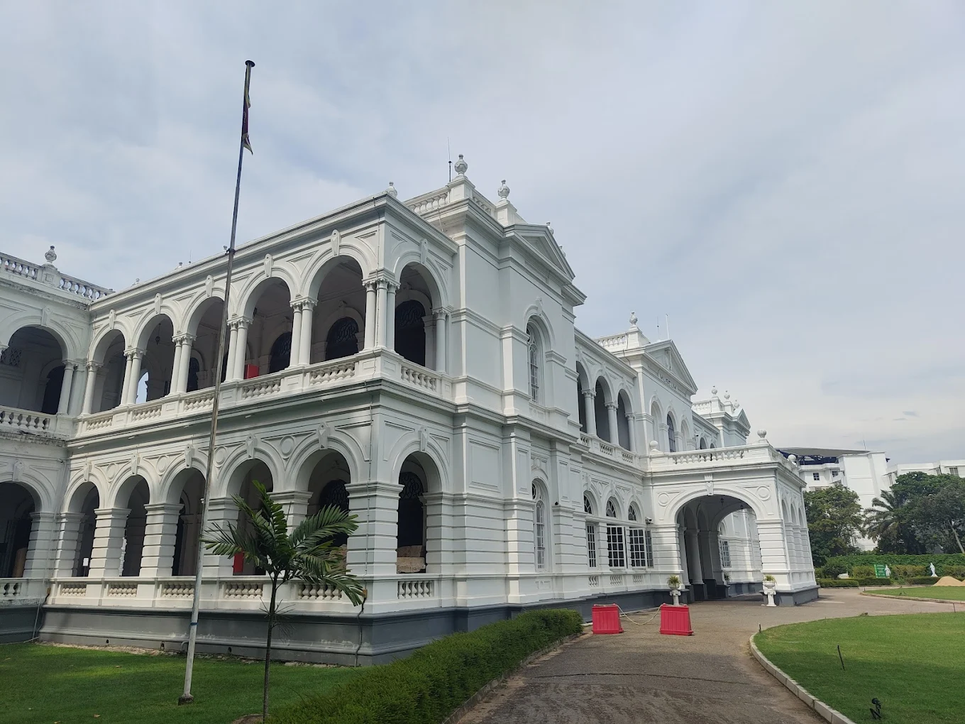 Sri Lankas Vergangenheit entdecken: Eine Reise durch Museen und archäologische Stätten